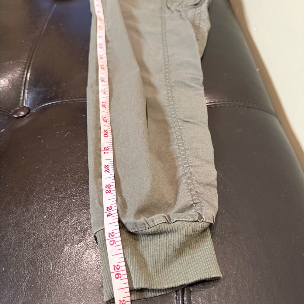 Eddie Bauer Women’s Army  green Cargo Pants - Picture 7 of 7